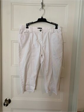 Emotions,women's White cotton capris